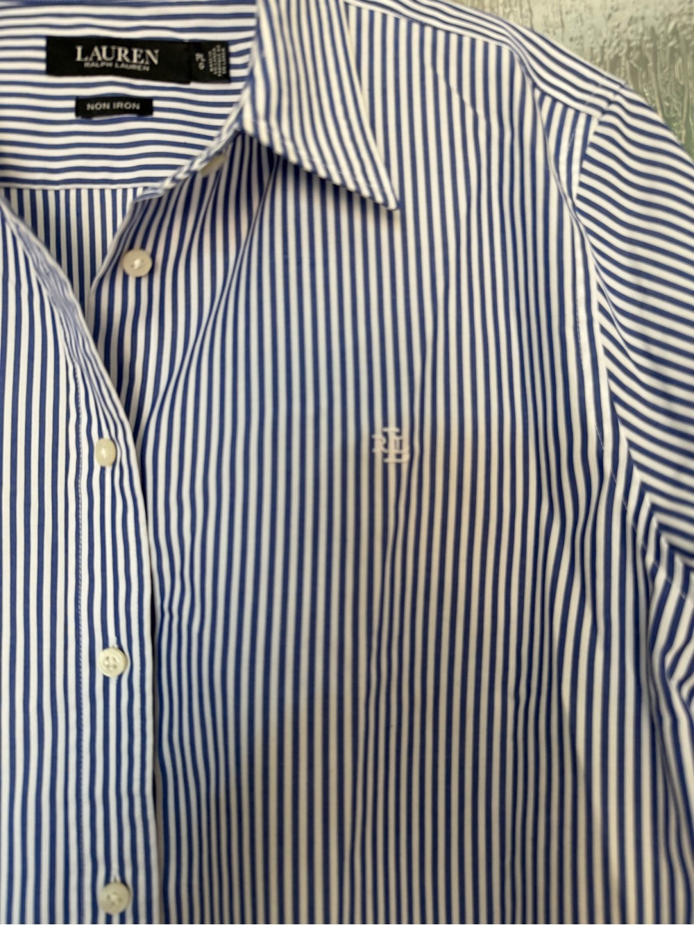 Lauren Ralph Lauren non iron button down shirt. 100% cotton. Size large. - Picture 3 of 3